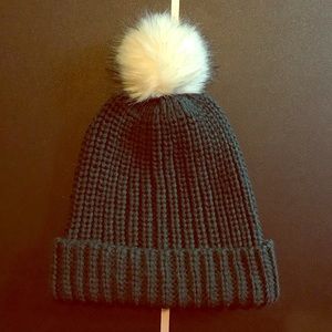 Knit hat with Pom